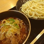 福籠 - 今日のランチは牛辛つけ麺。めんを食べ終わったら、残りの肉とスープをライスにぶっかけて生卵かけて2度美味しい！ご馳走さまでした。