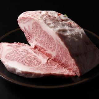 We offer excellent domestic beef including Noto beef. Use every part thoroughly