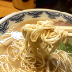 麺徳 - スープ絡んだ麺