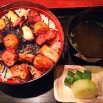 ランチ焼鳥丼 820円