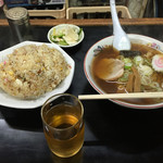 銀鳥 - 銀鳥さん
中華そば＆チャー飯〜チャー飯は、なかなかのボリューム。中華そばは細麺で、あっさりスープ。お漬物も美味しかったです。