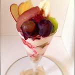 珈琲舎 珈紋 - 季節のフルーツパフェ