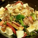 とうふとツナのサラダ　850円