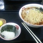 米の粉の滝ドライブイン - 満々ラーメン＋おにぎり