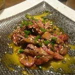 熟成ハラミの炙りユッケ 卵黄ソース