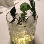 Osteria Francescana - ゲンチアナ（香草？）のリキュールにバジリコやミント等が入ったカクテル