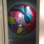 Osteria Francescana - 中に入って正面に Damien Hirst 氏の絵画が飾られていました。