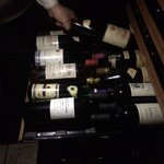 ユーロカーブの一番下の棚には1959年のワインが並びます。どなたか開けませんか？？？