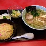 佐野ラ－メン たかの - 塩ラーメン630円をチャーハンセット360円で