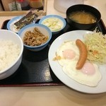 松屋 - ソーセージエッグW定食（450円）