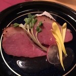 名古屋コーチン専門個室居酒屋 とよ田 - ［前 菜］紅茶鴨と大根の梅風味 ～穂のかに香り食欲をそそる～
      梅と鴨を合わせるとかオシャレな発想！