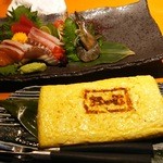 おやじダイニング - 玉子焼き３点。刺身５点(内地なら３点)。