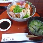 Minatoya - 上ちらし（味噌汁付き）