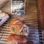 オーガニックパン工房　それいゆ - 無農薬ごぼうとアンチョビのエピ。