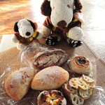 オーガニックパン工房　それいゆ - 今日は暖かかったので、それいゆさんの近くの公園で
      買ったばかりのパンをいただくことに。
      
      ちびつぬ「たまにお外で食べるものもいいわね～」