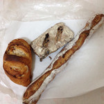 ブーランジュリ　シェ　ジョルジュ - クルミパン、バトン、ノアフリュィ