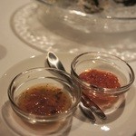 トマトとハラペーニョのソース、イチゴとビネガーのソース