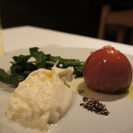 ラステイクス - ブラータチーズとブティックトマト