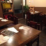 まつぼっくり - H.27.11.25.夜 カウンター席からテーブル席方向