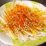 八仙 - 塩ジンギスカンは薬味（辛いネギ）を乗せて食べる
