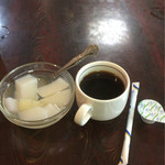 中国料理 金春新館 - ランチには最後に杏仁豆腐とホットコーヒーが付きます！セルフサービスだけど笑