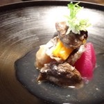 御料理 光安 - 秋野菜の葛寄せ・・ヒラタケ・金時人参・安納芋・海老芋・紅芯大根など。
      こちらで頂くお野菜は、いつも旨みが凝縮されていて感心しますね。
      薄く衣をつけて揚げた「ひらたけ」が秀逸でした。