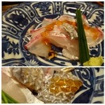 御料理 光安 - ＊軽い〆加減ですので、鯛の旨みを味わえますね。
      鯛は身だけではなく「皮」も盛られていますので、一緒に頂くと食感も愉しめますよ。
      ちり酢ジュレも程よい酸味でいいお味。