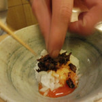 山玄茶 - うなぎの山椒煮を乗せる