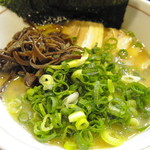 Onizou - チャーシュー麺：醤油味、細麺　海苔、ネギトッピング