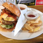 マグズカフェ - 11月限定＠キノコとチーズのミートオムレツバーガー