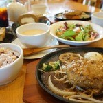 Cafe Lychee - 女子会、ママ友、忘年会、クリスマス会用のハンバーグプラン