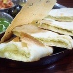 本格インド料理 MINA - さつまいもナン