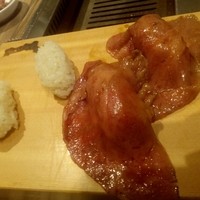 焼肉 ジャンボ はなれ - 肉寿司（焼後）