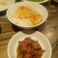 焼肉 ジャンボ はなれ - 卵かけごはんとローストビーフ