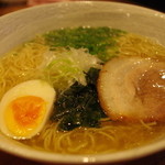鶏がらスープの塩ラーメン