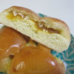 tenshinempankouboupanne - 中に甘さ控えめのカボチャ餡を詰めてカボチャの種を上にトッピングした優しい味のパンです。
                      