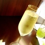 タベルナ・ピノリ - 樽生シャンパン