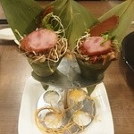 度小月担仔麺 - タロイモを笹で巻いたもの