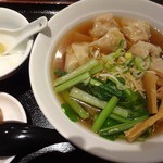 楽天王府 - ワンタン湯麺？です。