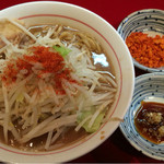 千里眼 - ラーメン麺半分 ヤサイ少な目 ニンニクとカラアゲ別皿で 730円 