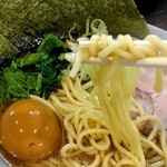 千骨家ラーメン - 麺は横浜家系デフオやね