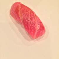 馳走や直 赤坂本店 - お造りに含まれる握り1貫
