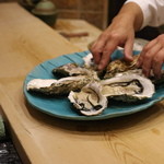 初音鮨 - 大きなカキ