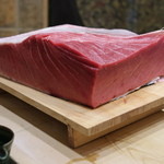 初音鮨 - 大間のまぐろ、この大きさが３つあったが３日でなくなる