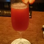 Bar Oscar - シャンパンベースの苺のカクテル