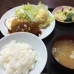 山田ホームレストラン - C定食（ハンバーグ目玉）　980円