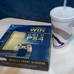 TACO BELL - ドリンク写真:”Quesarito Big Box”です。ドリンクMはレモンライムです。(2015年10月)