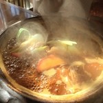 Ishimatsu - 近所のうどん屋さん( ^ω^ )
                        寒いから味噌煮込みうどん！
                        ぐつぐつしとるー！！