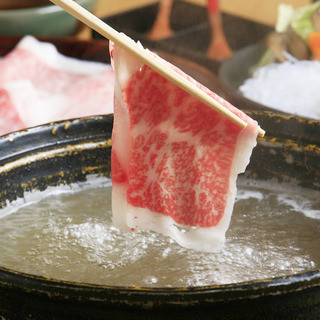 和牛やブランド豚に鴨も…種類豊富で上質なお肉を、食べ放題で。