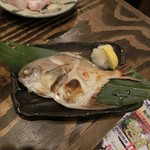 あぷちゃ - マナガツオの塩焼き、780円。塩加減も焼き加減もGood！＜2015年11月＞